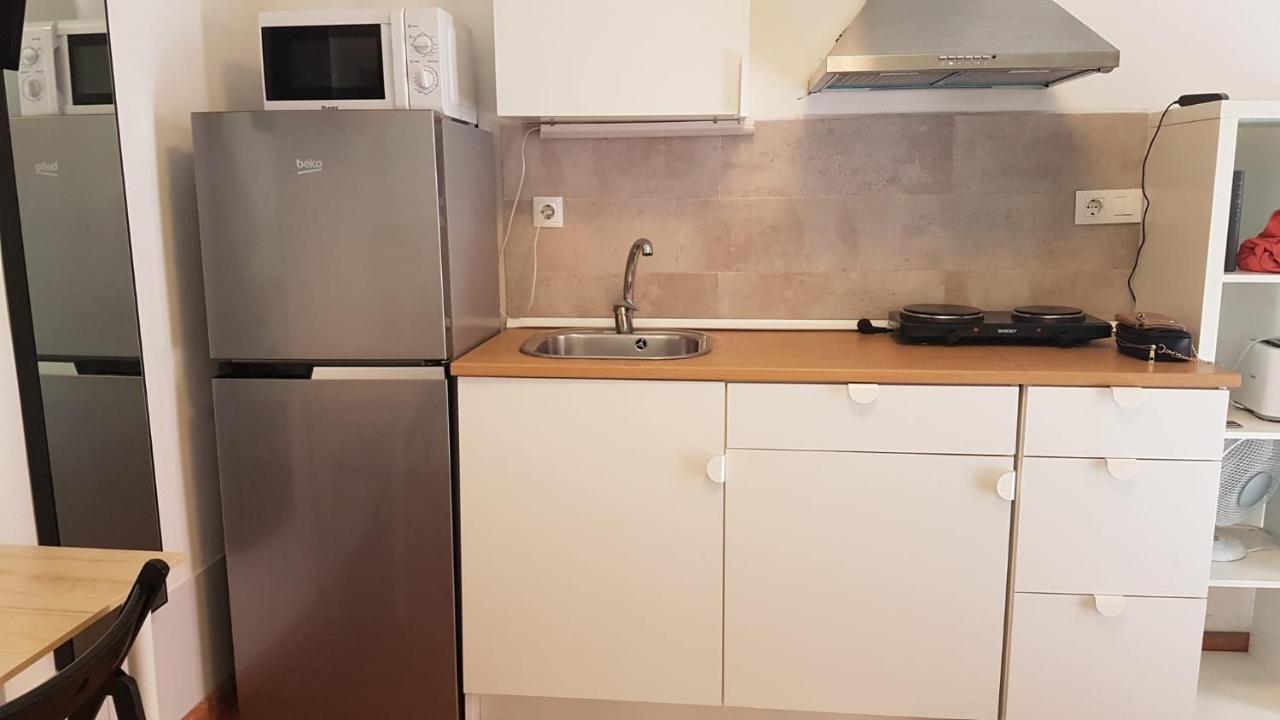 With Bathroom, Refrigerator And Microwave Apartament *