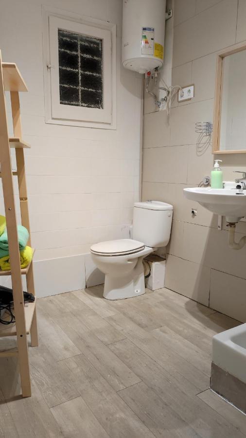 With Bathroom, Refrigerator And Microwave Apartament Barcelona