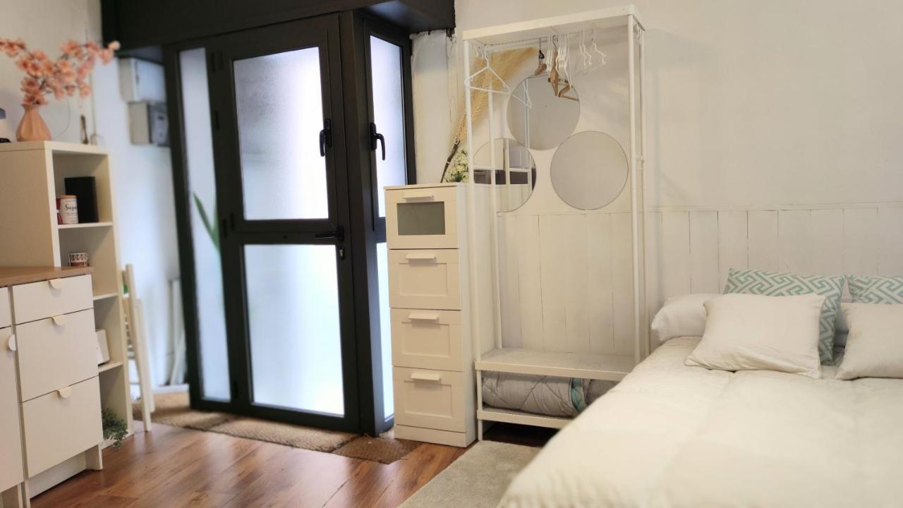 Apartament With Bathroom, Refrigerator And Microwave