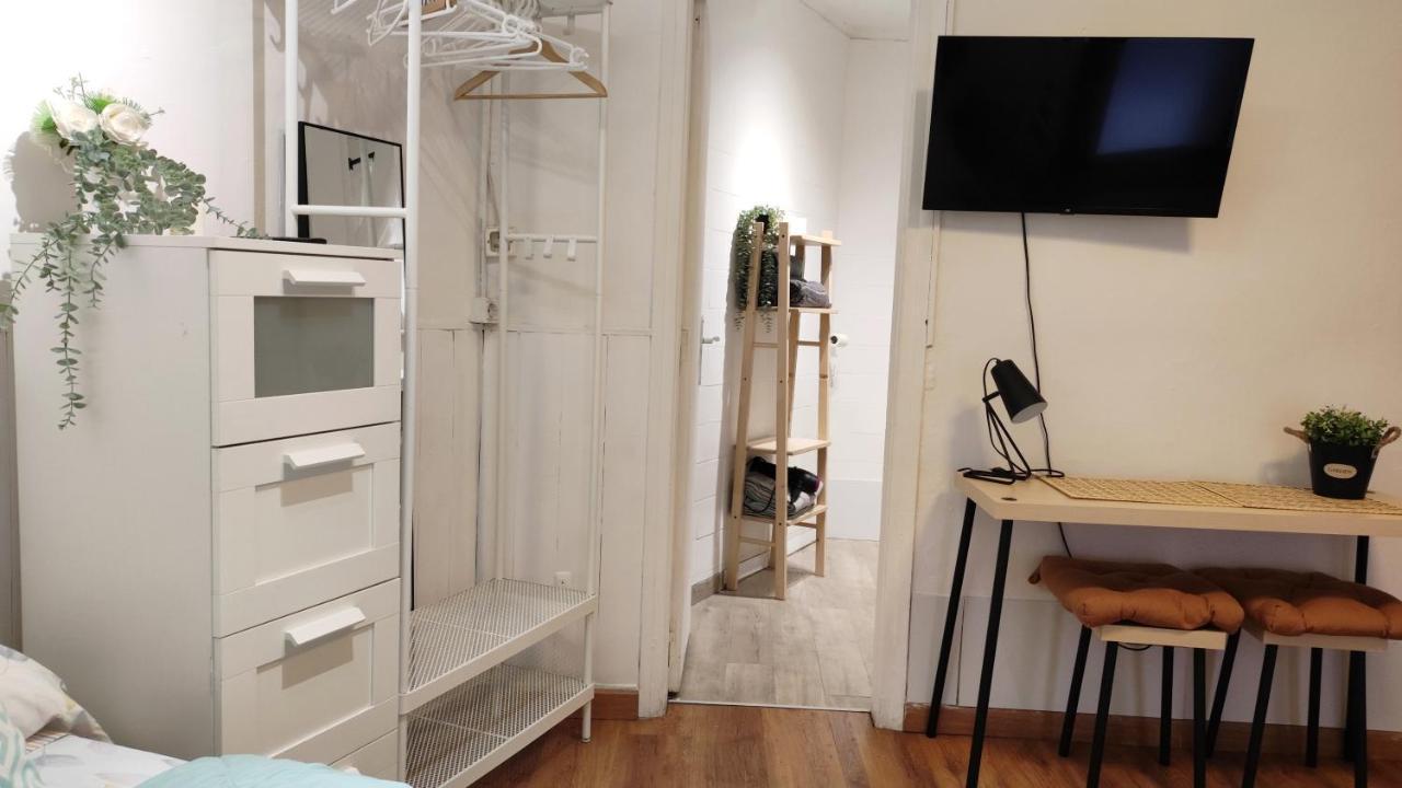 With Bathroom, Refrigerator And Microwave Apartament *